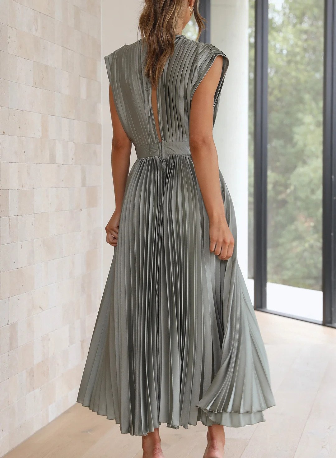 Leonie - Elegant Maxi Dress with V-Neck