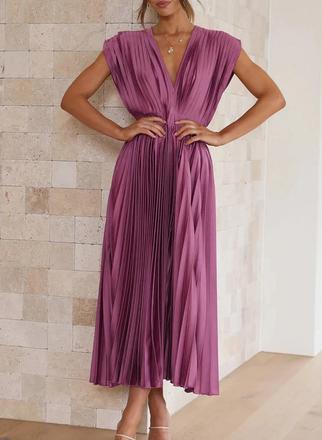 Leonie - Elegant Maxi Dress with V-Neck