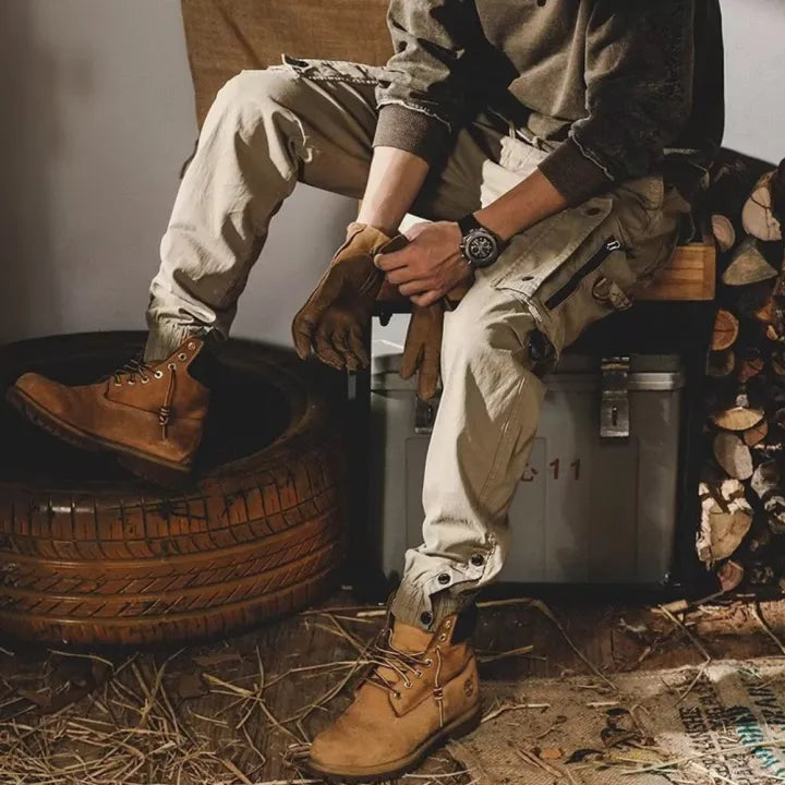 Alaric - Pantaloni confortabili cu mai multe buzunare, bretele reglabile și nasturi