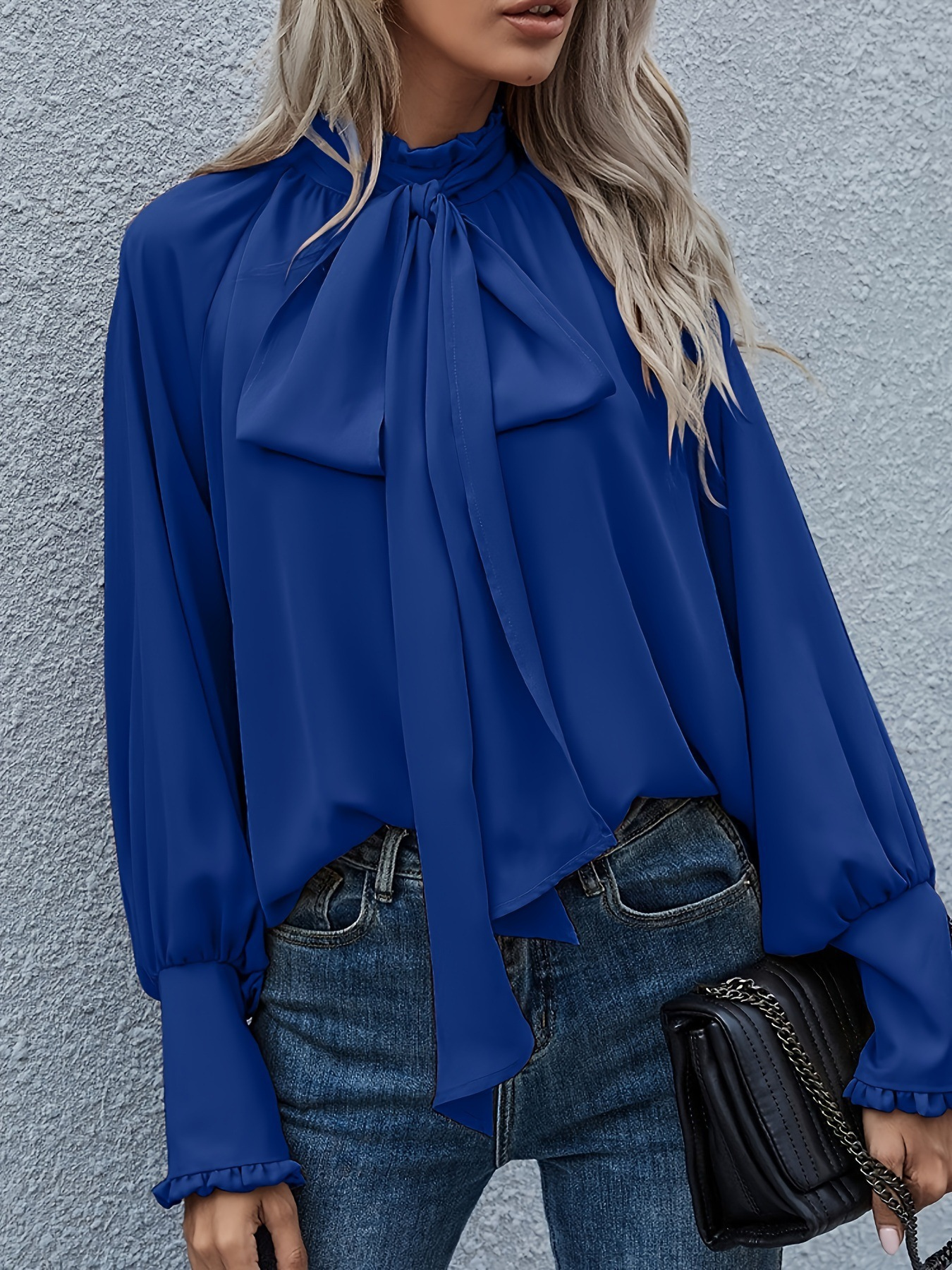 Mora – Bluza elegantă cu decolteu în formă de fluture și mâneci bufante