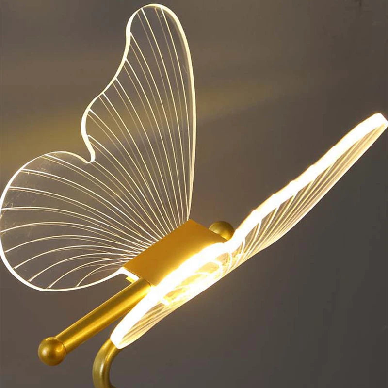 ButterGlow - Luxusní stolní lampa ve tvaru motýla s zakřivenou nohou a vrstvenými křídly
