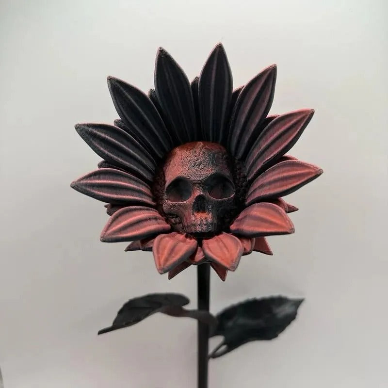 SkullBloom – socha slunečnice s lebkou a 3D tištěným designem