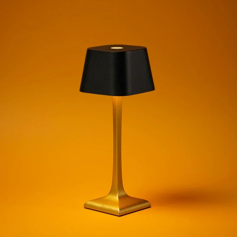 AluVera - Hliníková stolní lampa s nabíjením přes USB-C