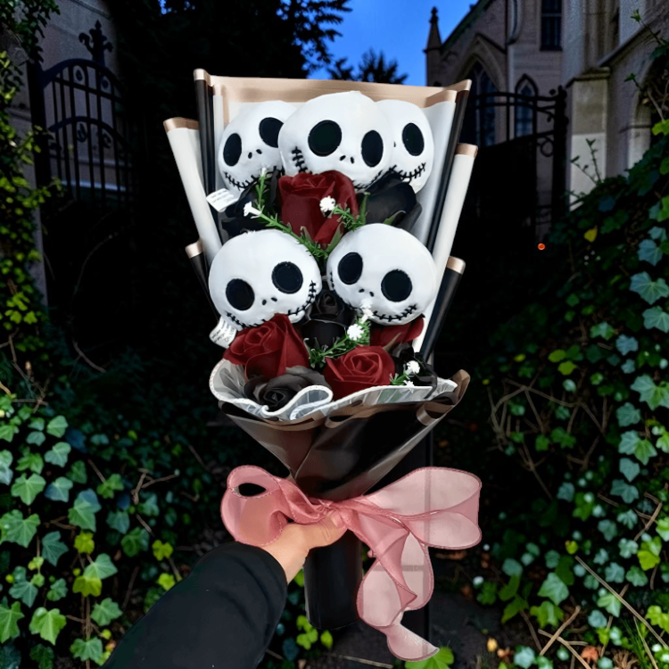 CozyBloom – Plyšová kytice s Jackem Skellingtonem a dekorativními růžemi