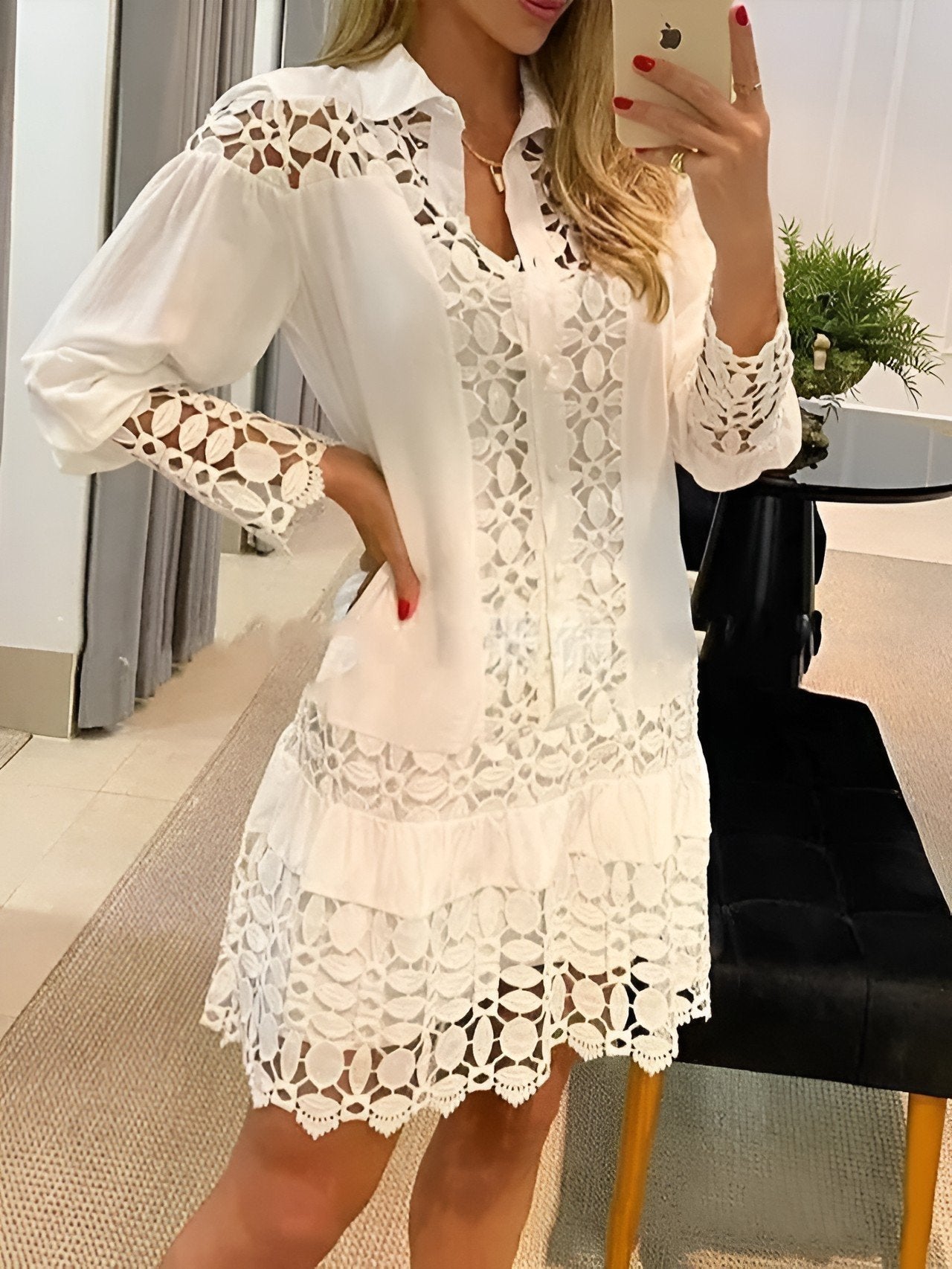 Rozi – Rochie cămașă scurtă, cu decupaje elegante și închidere cu nasturi în față