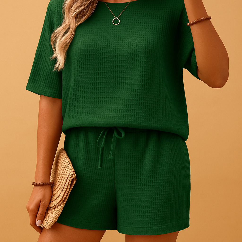 Elara - Elegant two-piece set with short-sleeve top and relaxed shorts