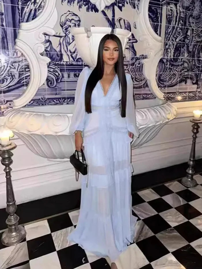 Isla - Rochie maxi stilată cu decolteu adânc în V și mâneci lungi