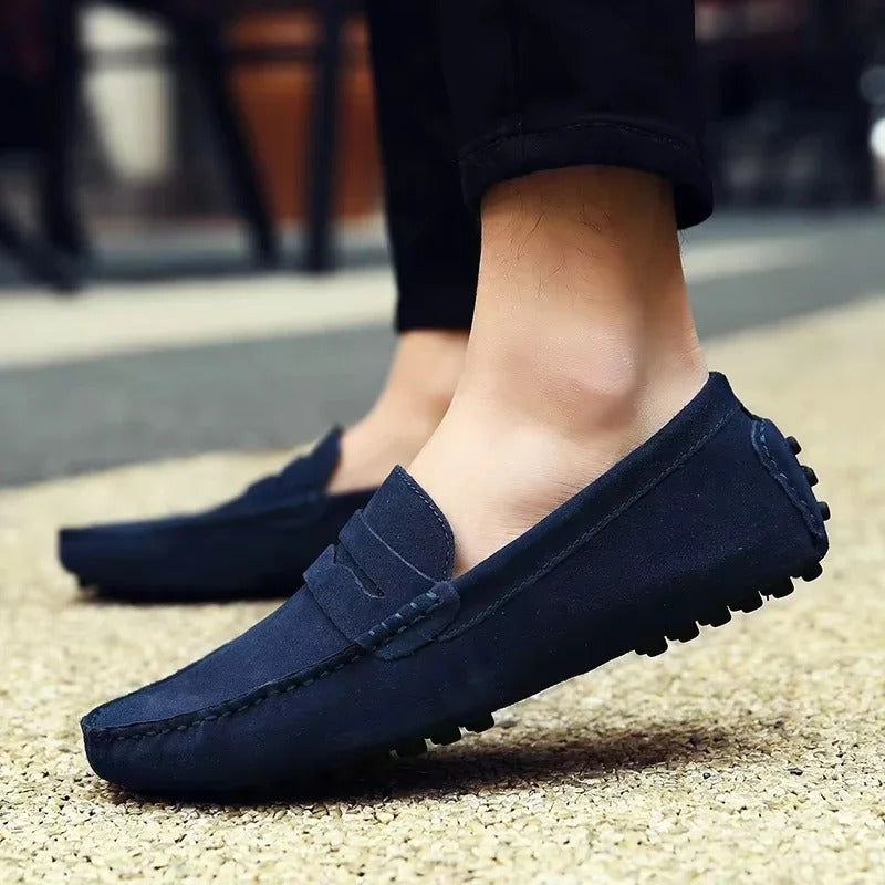 Mocassini classici da uomo in suede con design slip-on