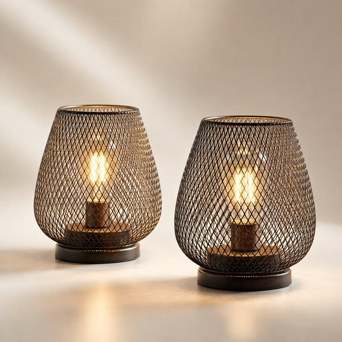 Meshora - Lampada da tavolo in metallo con design a rete