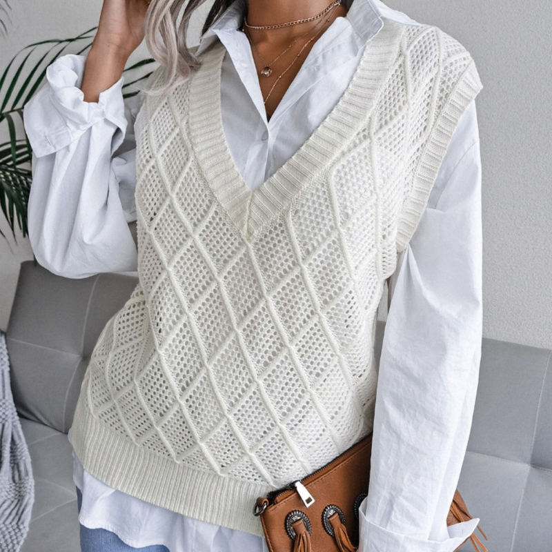 Brinley - Mouwloze Trui met V Hals en Geribbelde Details