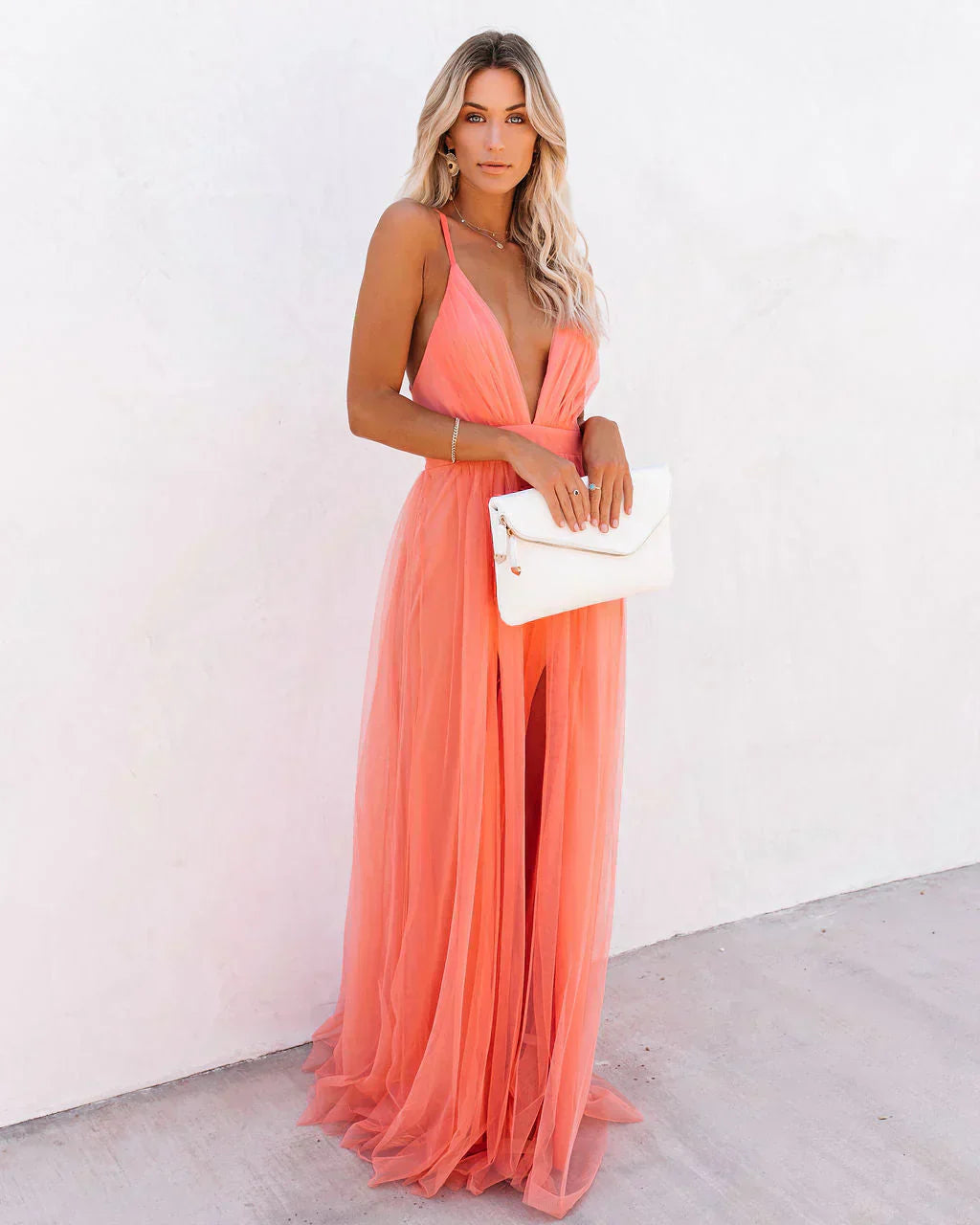 Leony – Graceful maxi dress with deep V-neck and open back