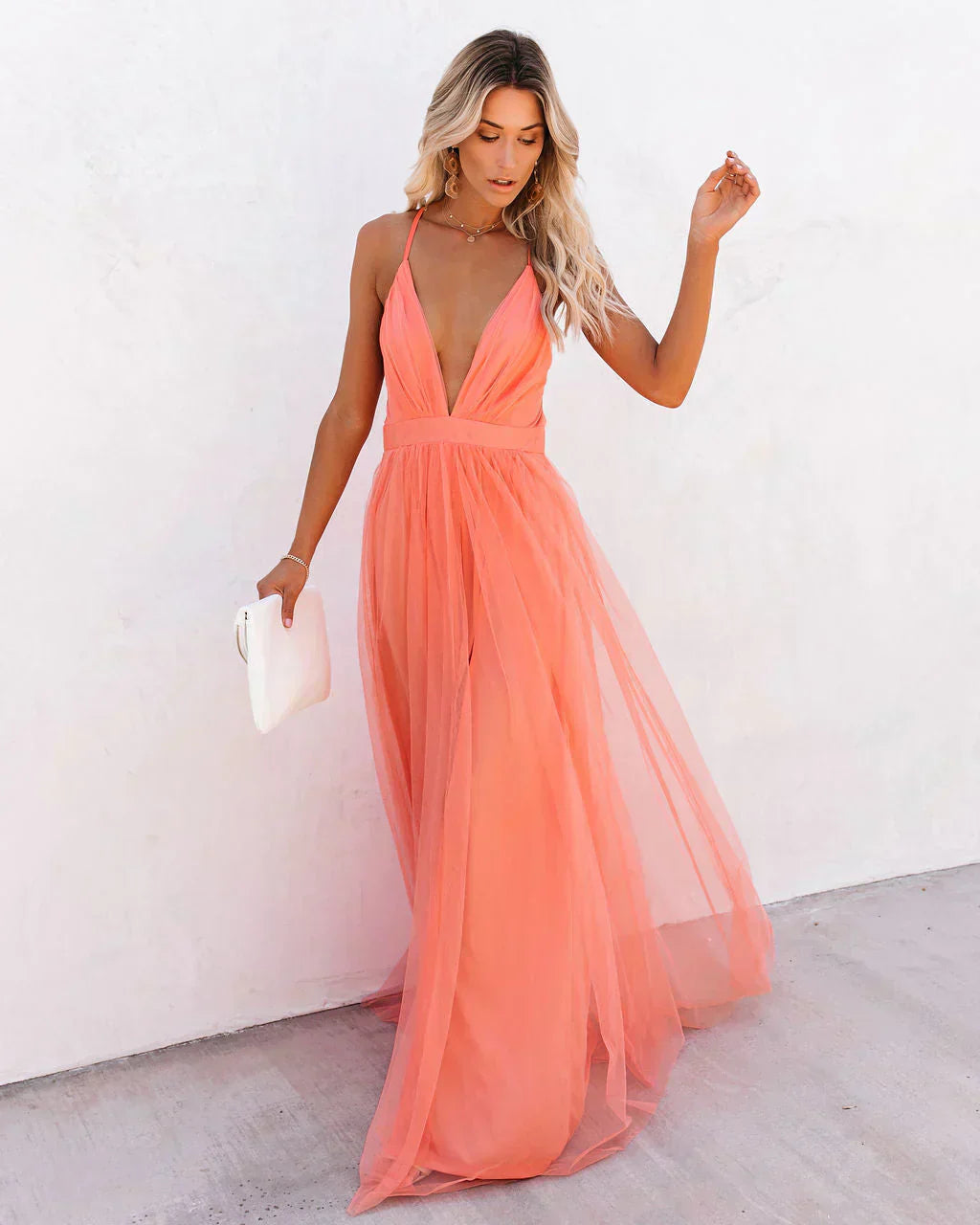 Leony – Graceful maxi dress with deep V-neck and open back