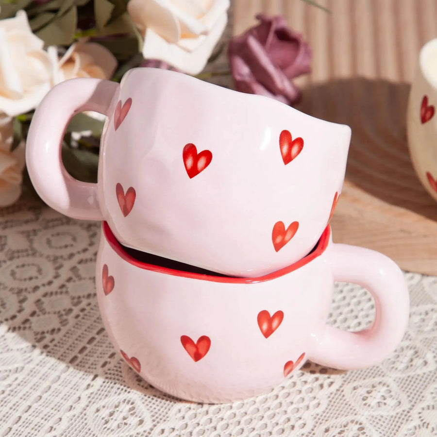 HeartMug - Hrnček v tvare srdca navrhnutý pre lásku a pohodlie