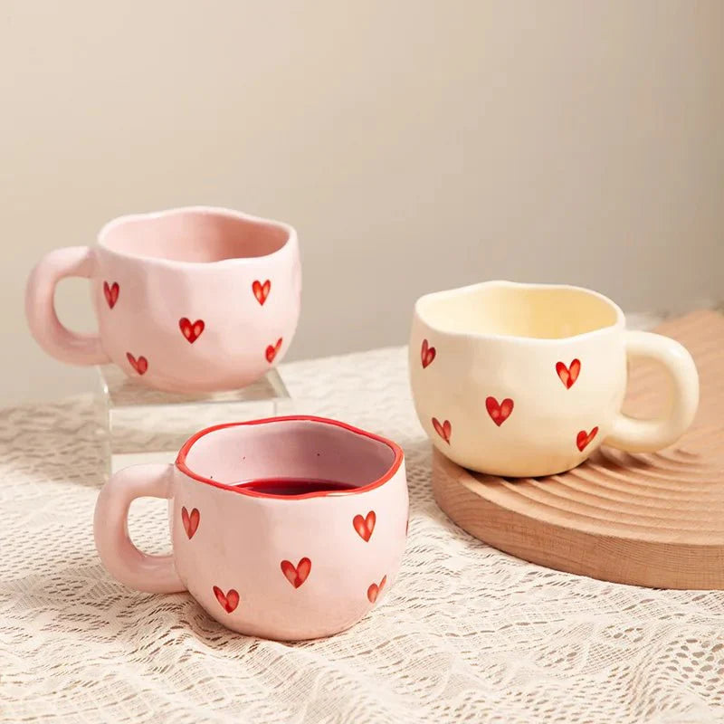 HeartMug - Hrnček v tvare srdca navrhnutý pre lásku a pohodlie