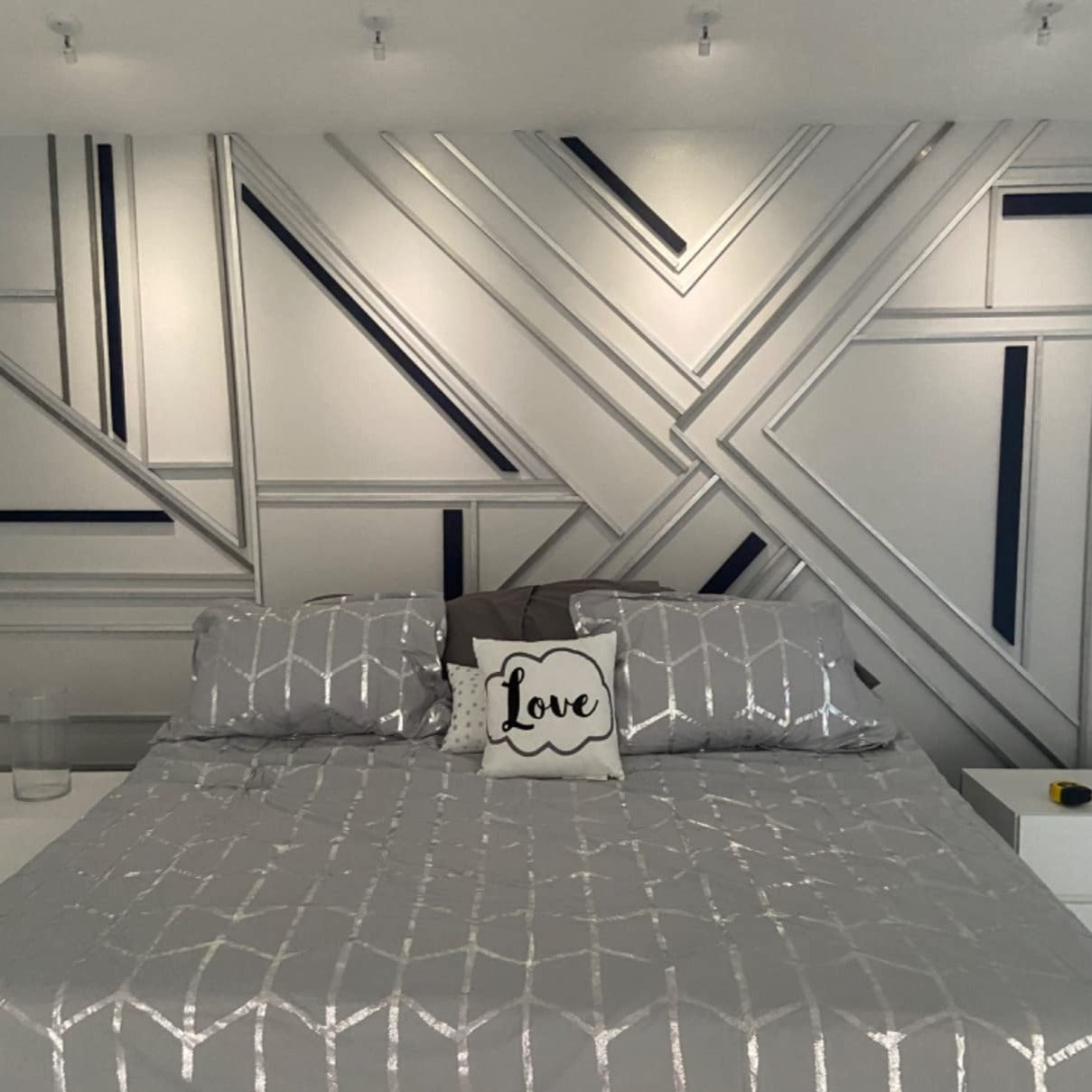 VivaGlow - Elegancka lampa projektorowa z regulowaną ostrością i nowoczesnym designem