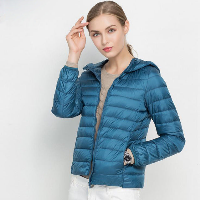 Lena – Stylish lightweight puffer coat with hood and front zipper for everyday wear