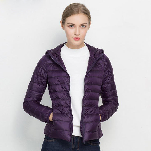 Lena – Stylish lightweight puffer coat with hood and front zipper for everyday wear