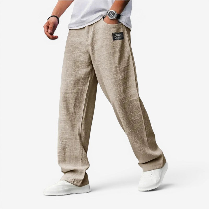 Pantaloni bărbătești cu croială largă și buzunare laterale