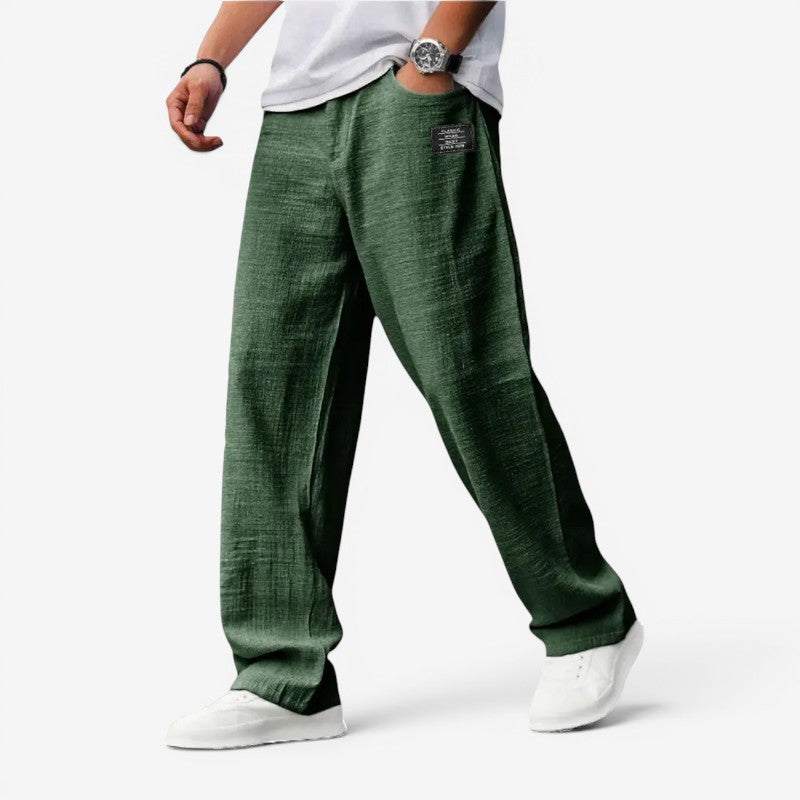 Pantaloni bărbătești cu croială largă și buzunare laterale