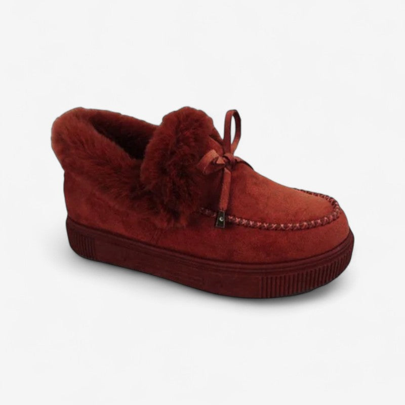 Amanda - Buty wsuwane z okrągłym noskiem, ozdobnym chwostem i wsuwanym wzorem