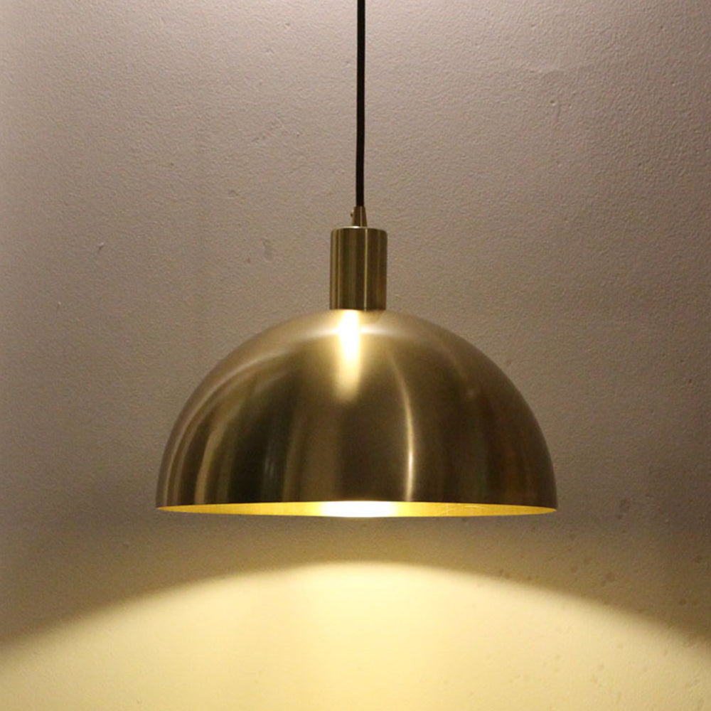 GoldenAura - Elegantní zlaté závěsné svítidlo pro rafinované interiéry