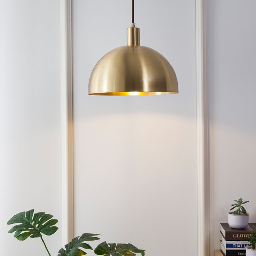 GoldenAura - Elegantní zlaté závěsné svítidlo pro rafinované interiéry