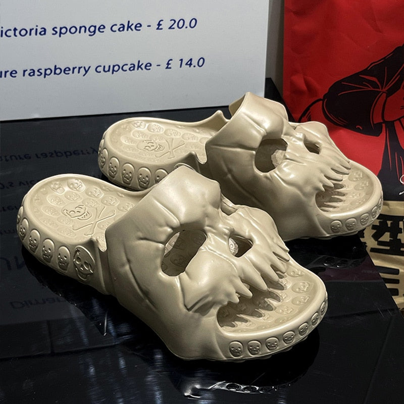 NightClaw – pantofle s motivem lebky a výrazným designem