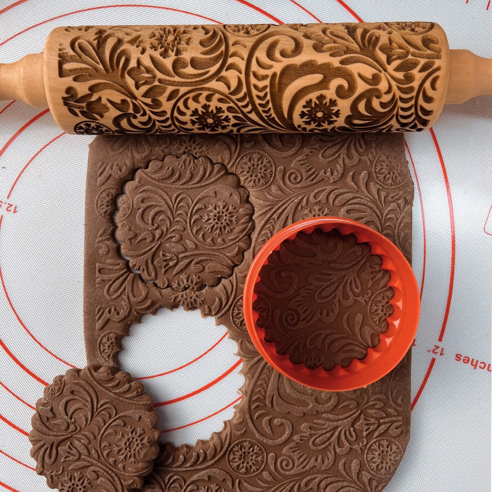 FestiveRoll - Wooden Rolling Pin With Engraved Christmas Patterns