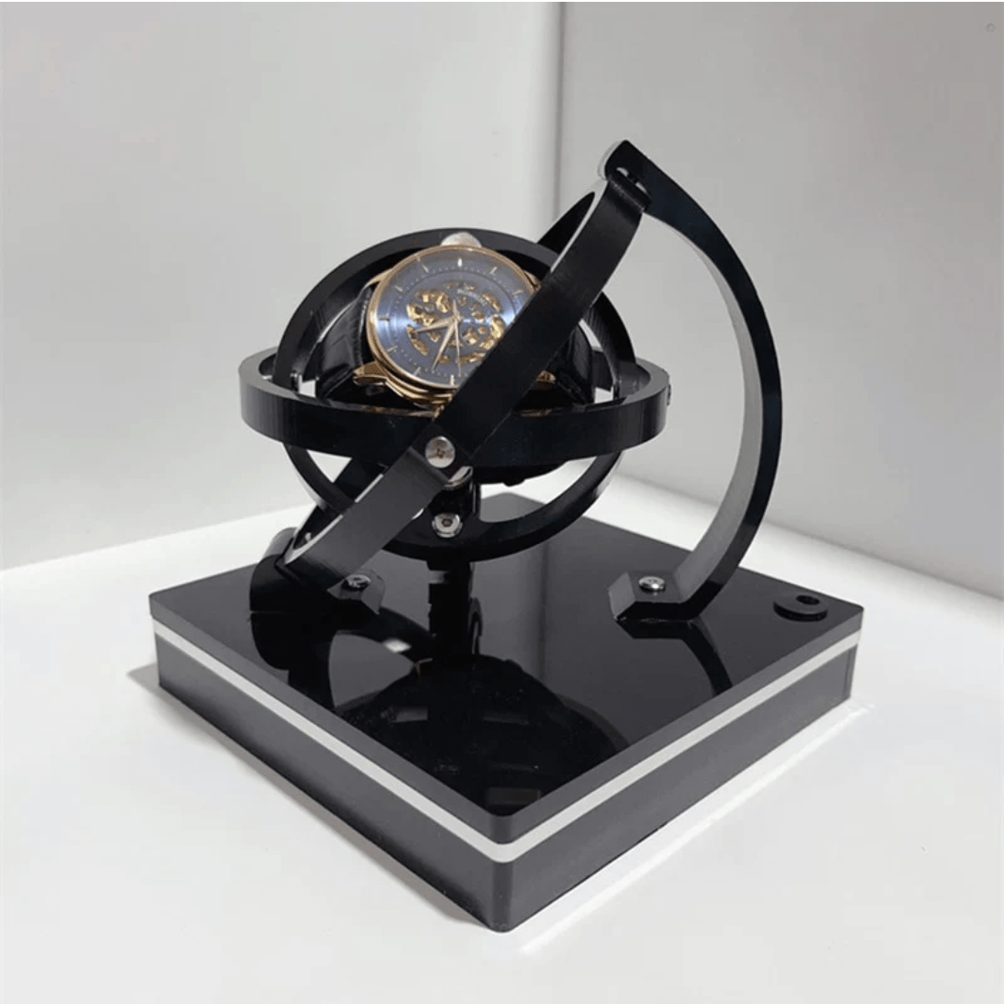 WatchMaster - Mantiene il tuo orologio in movimento con un'esposizione di lusso