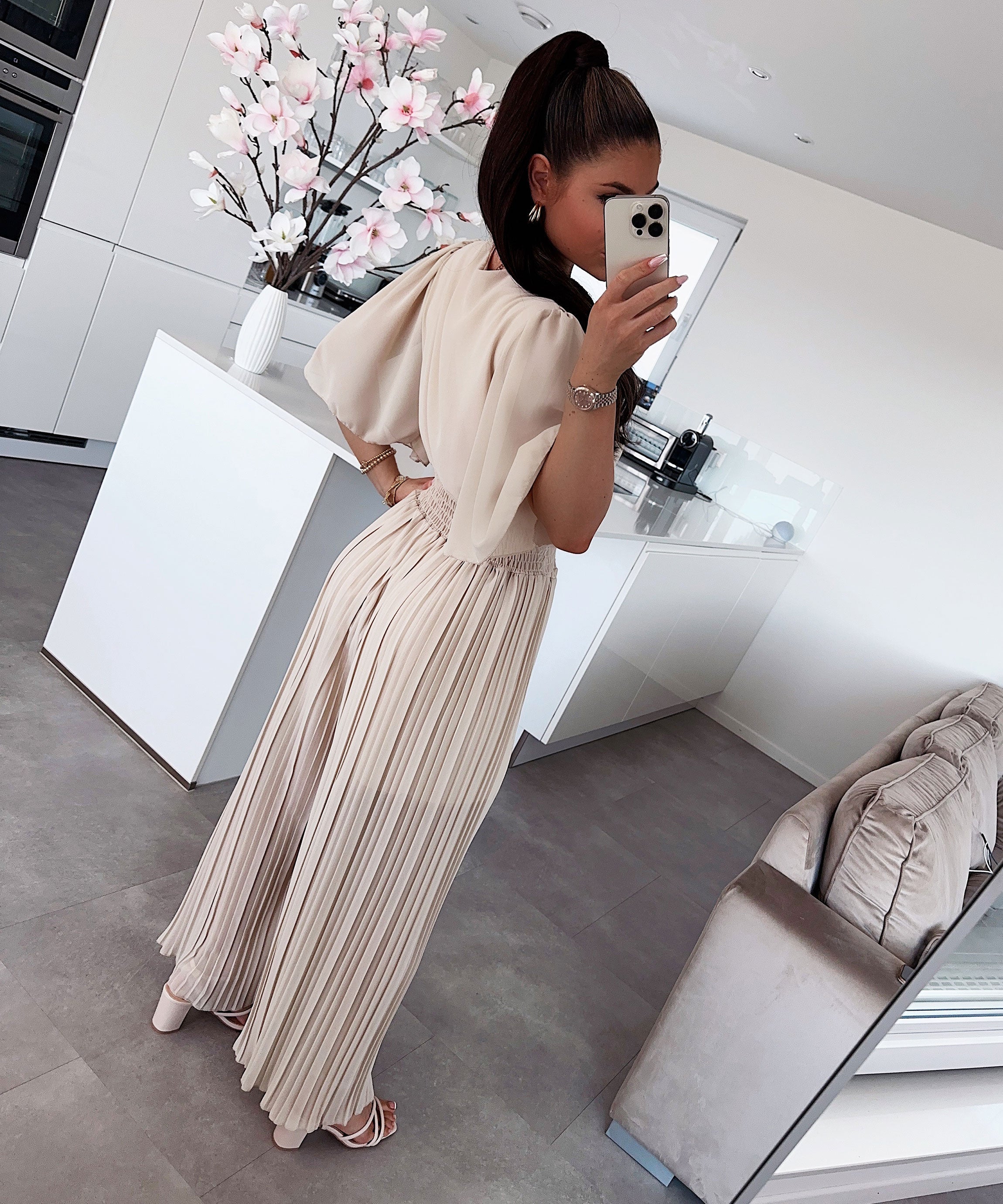 Selena - Rochie maxi elegantă plisată cu talie flatantă