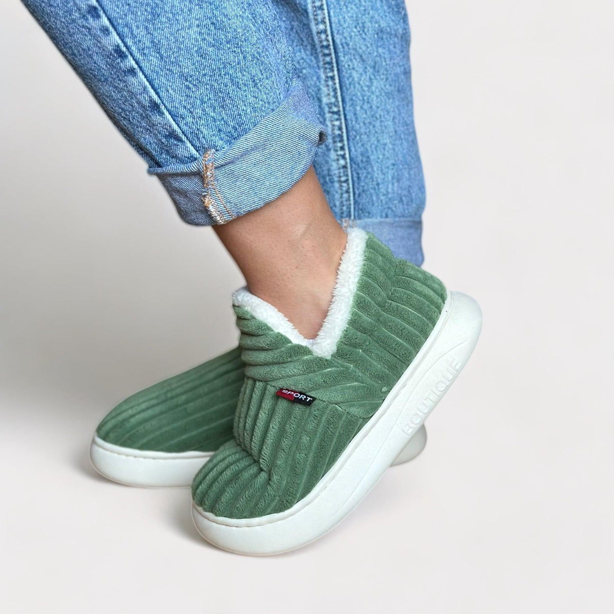 FleeceStep – Winter Slippers with Fleece Lining and Ribbed Exterior