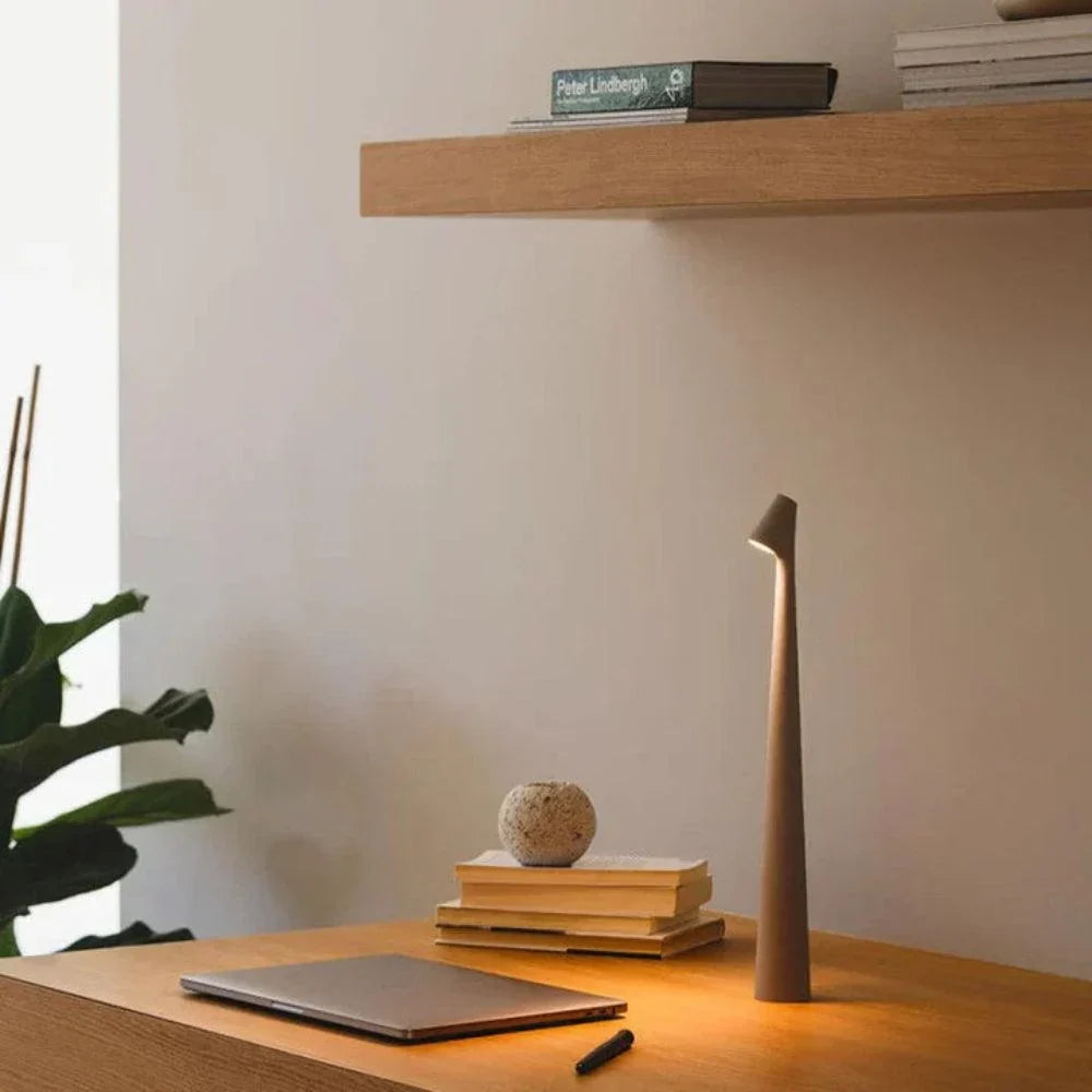 FlexiBeam - Lampada da tavolo LED minimalista con funzionalità wireless