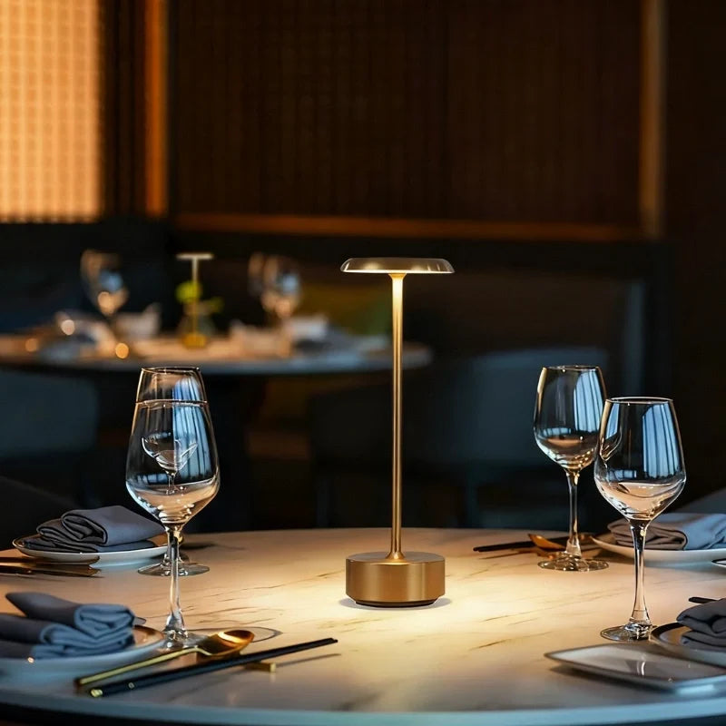 DiscLume - Lampada da tavolo in alluminio con testa a forma di disco
