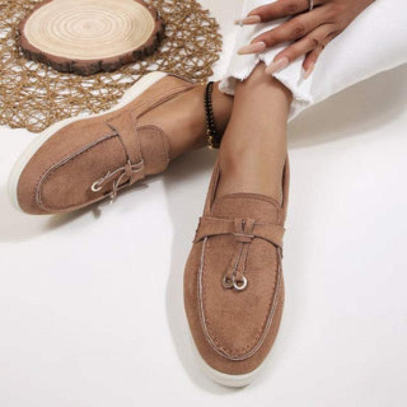 Tasha – Classic casual loafers with rounded front and neat decorative band