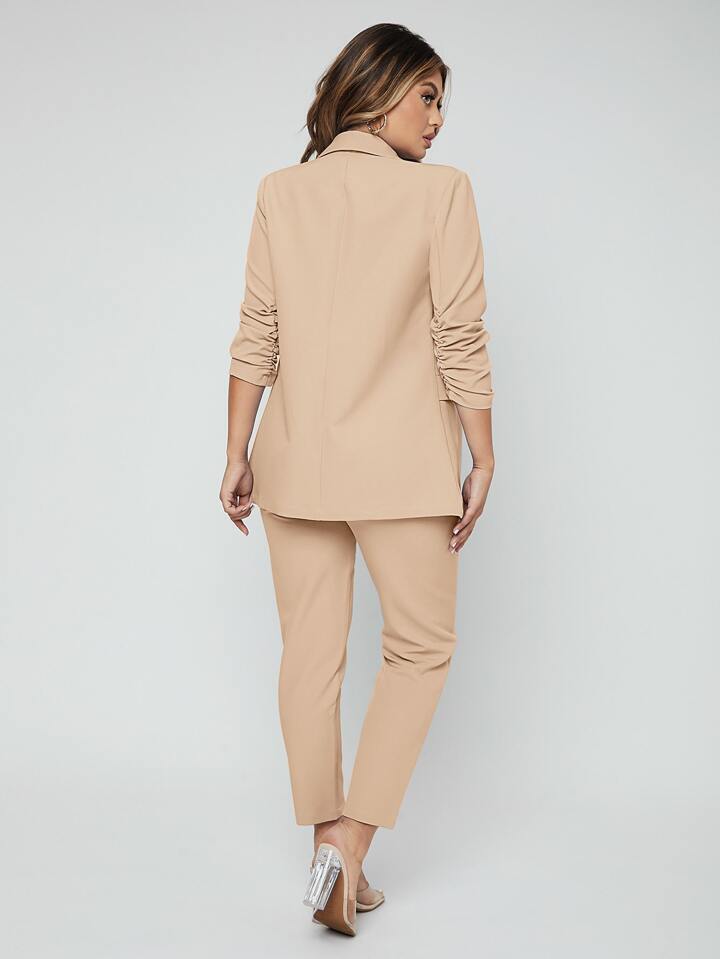Elara – Elegant two-piece suit with tailored jacket and stylish pants