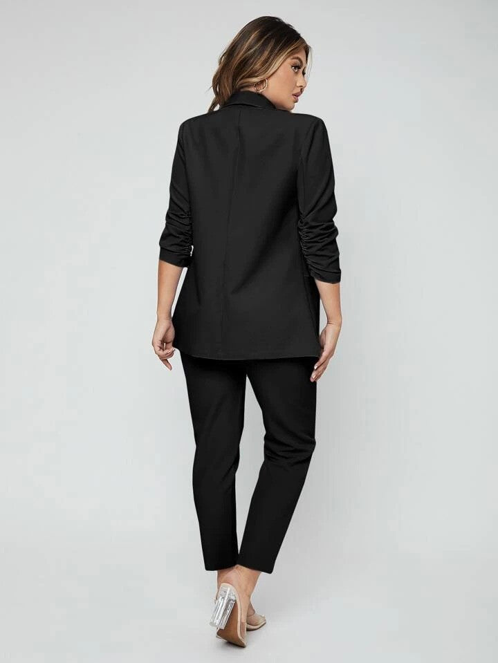 Elara – Elegant two-piece suit with tailored jacket and stylish pants