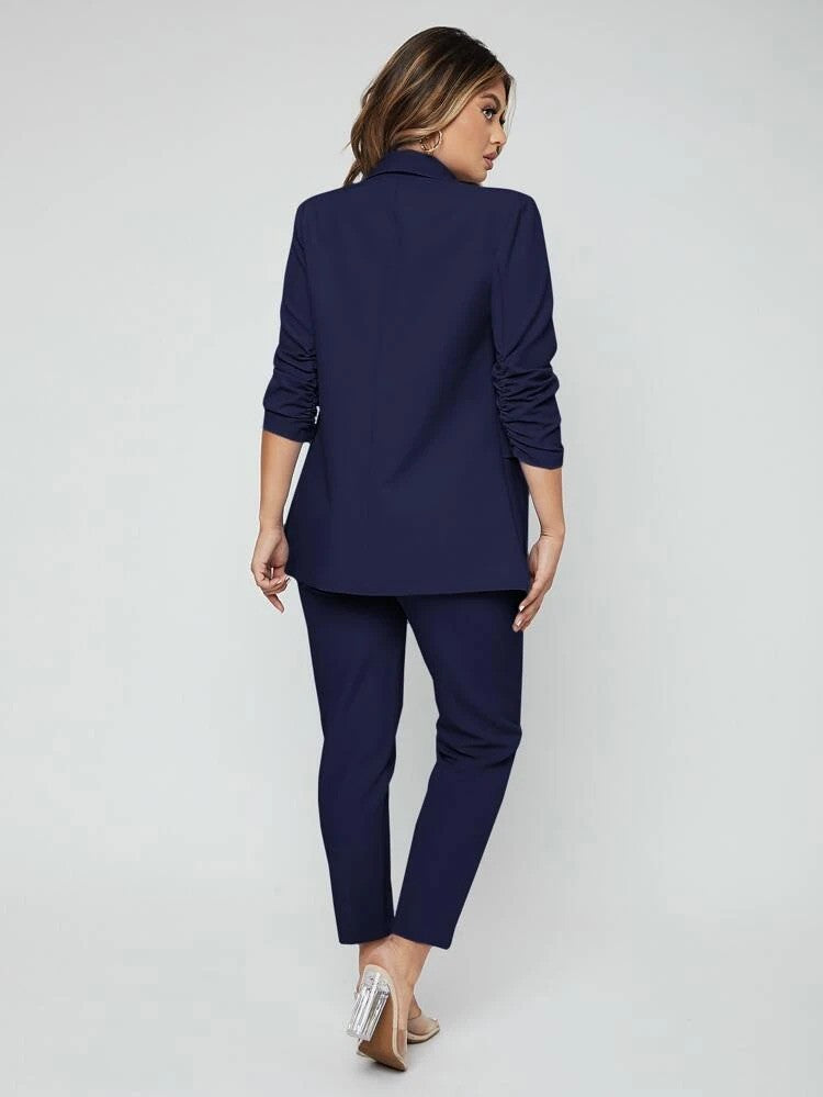 Elara – Elegant two-piece suit with tailored jacket and stylish pants