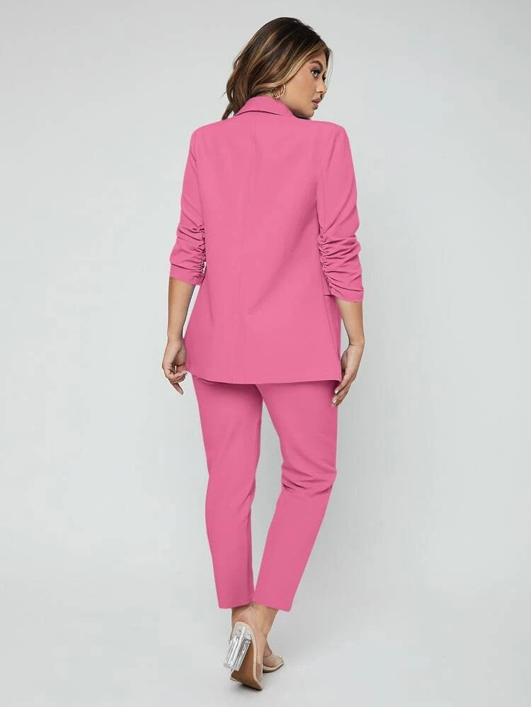 Elara – Elegant two-piece suit with tailored jacket and stylish pants