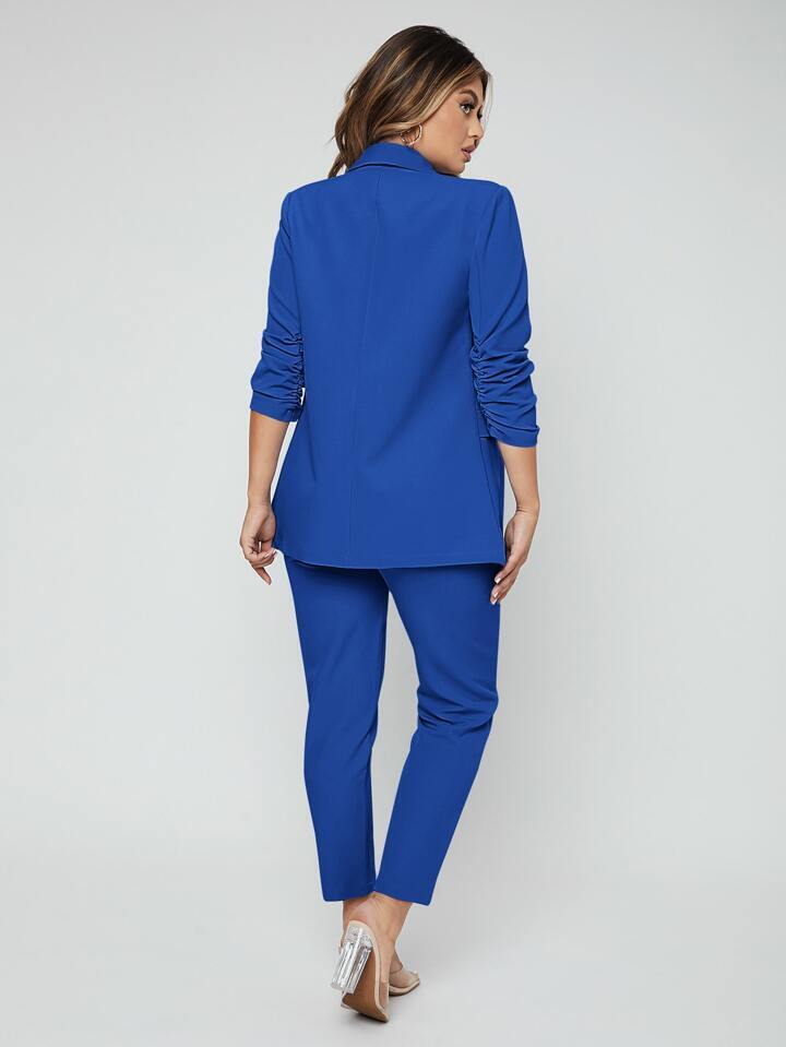 Elara – Elegant two-piece suit with tailored jacket and stylish pants