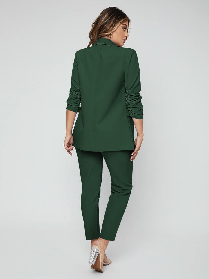 Elara – Elegant two-piece suit with tailored jacket and stylish pants