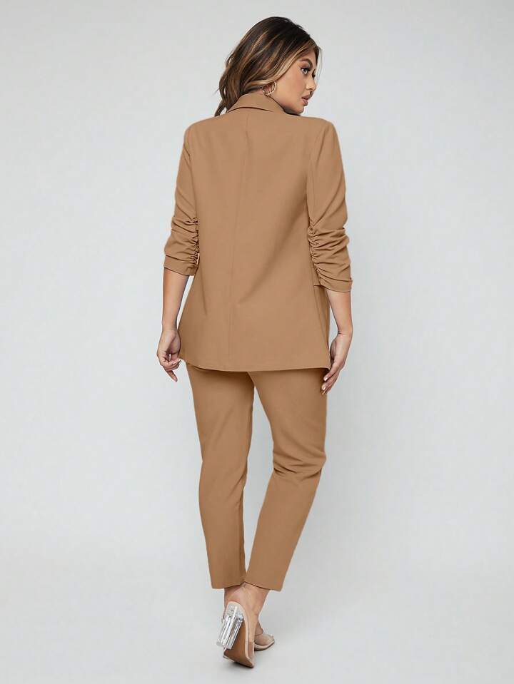 Elara – Elegant two-piece suit with tailored jacket and stylish pants