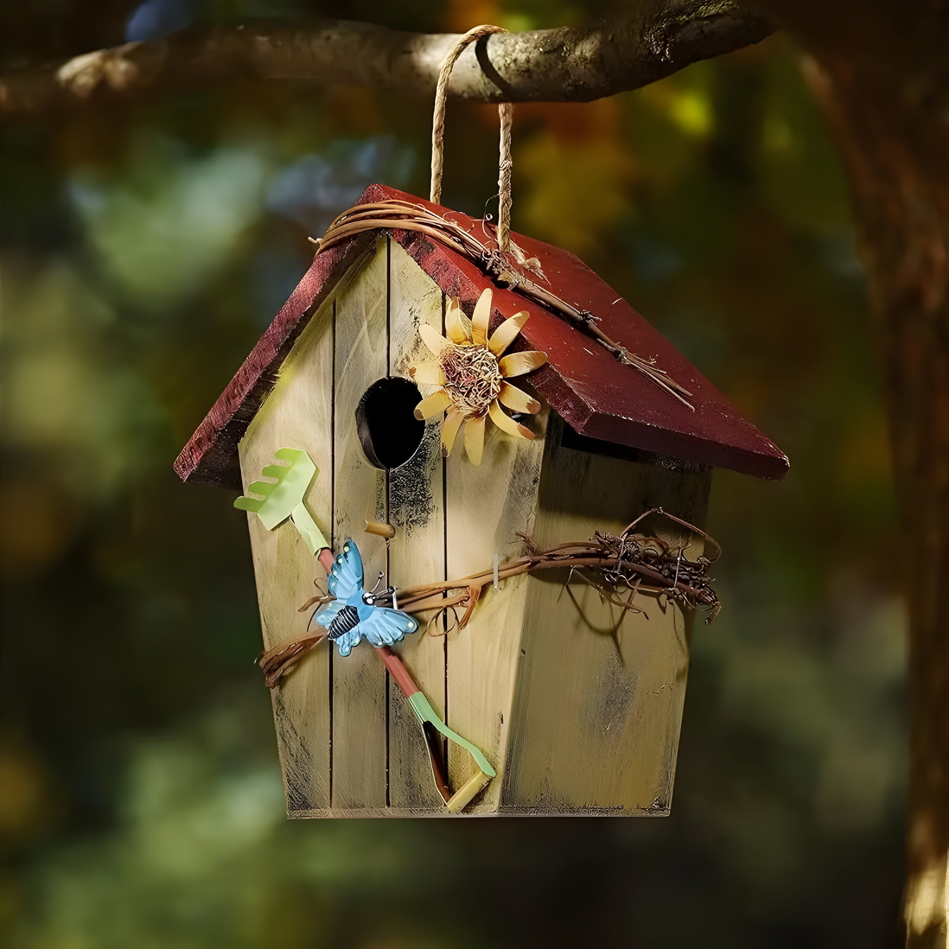 NestHaven - Wisząca budka dla ptaków Nest o rustykalnym designie z winoroślami i przytulnym kształtem dla przyjemnej atmosfery na zewnątrz