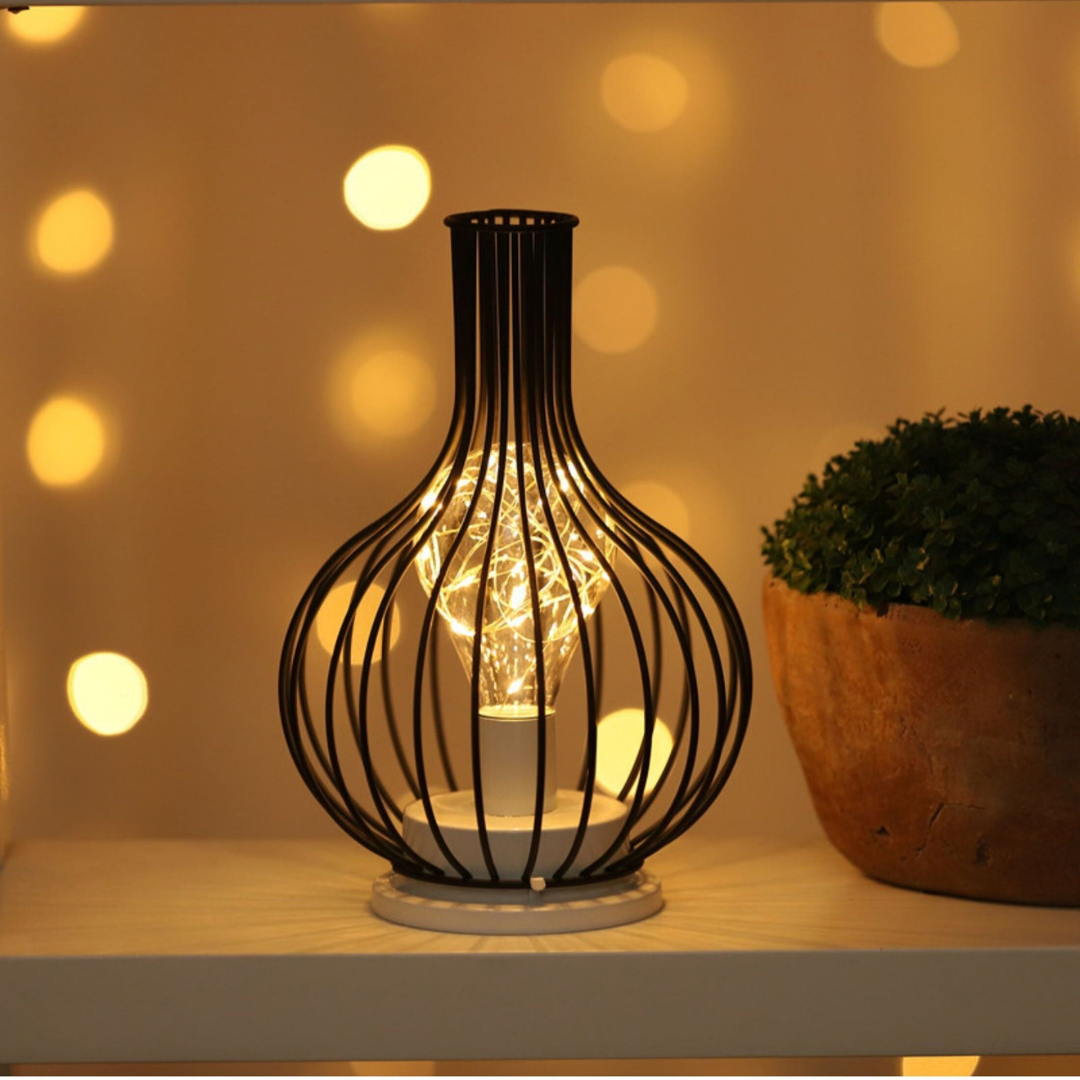 GlowNest – Nowoczesna lampa stołowa w klatce dla stylowego i eleganckiego akcentu