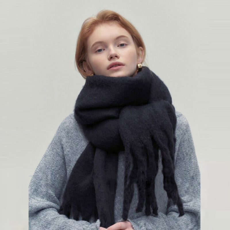 Zoe – Large Scarf with Decorative Tassel Design