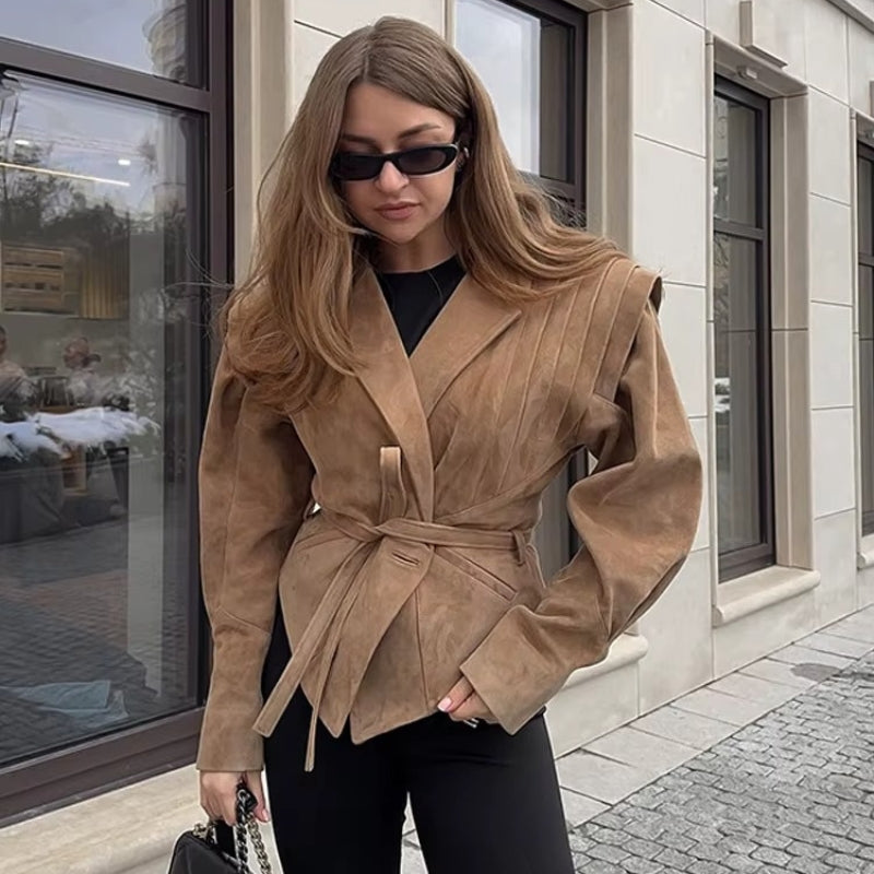 Carolyn – Manteau à manches longues avec ceinture à la taille et boutons