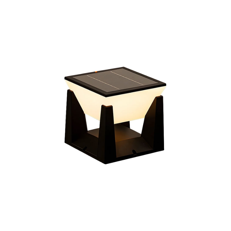 LumeGrid – Lampă clasică de exterior cu celule solare și design geometric