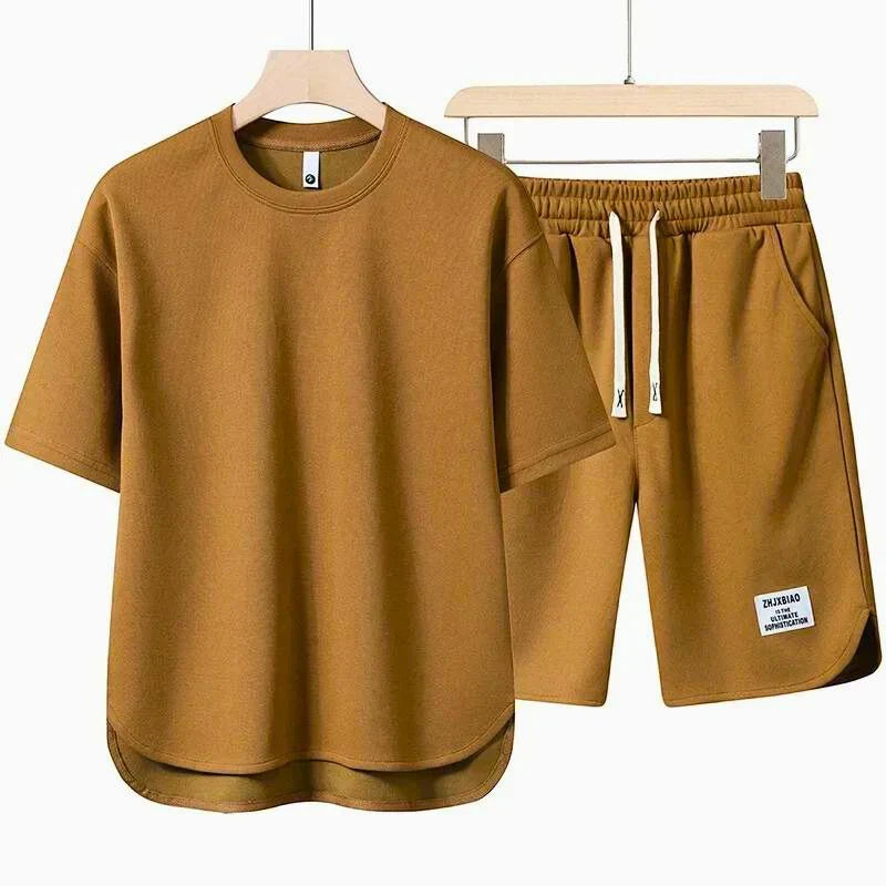 James - Casual two-piece set with relaxed fit t-shirt and shorts