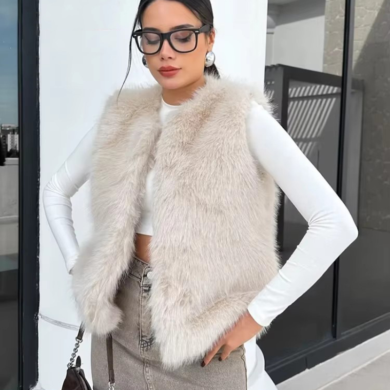 Kaelin – Fluffy sleeveless jacket with open front