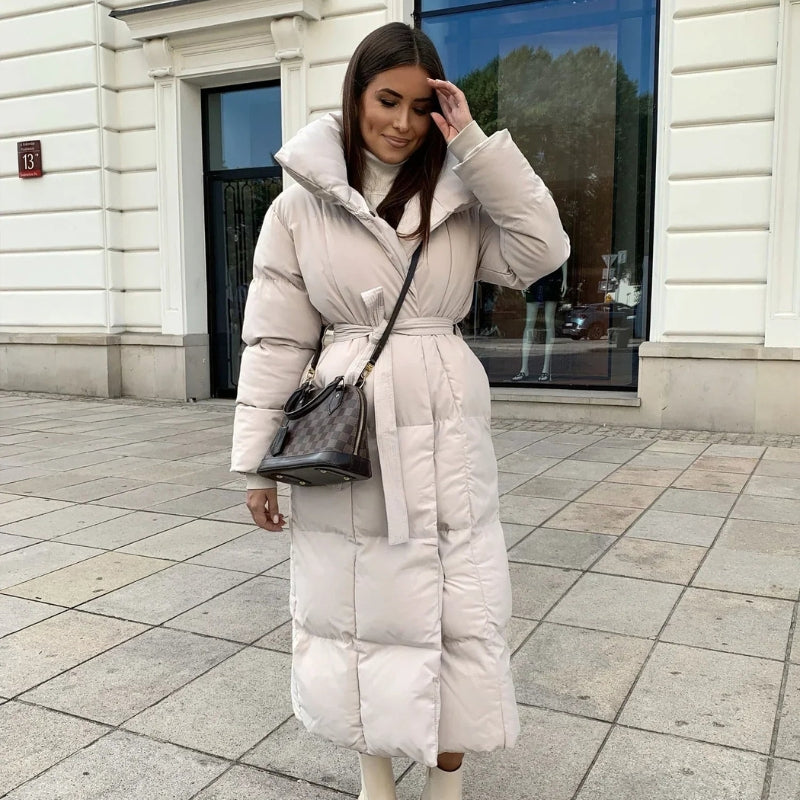 Natalie – płaszcz z długimi rękawami, paskiem w talii i detalami kieszeni