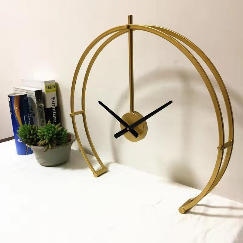 TimeAura – Kulaté nástěnné hodiny s dekorativním designem